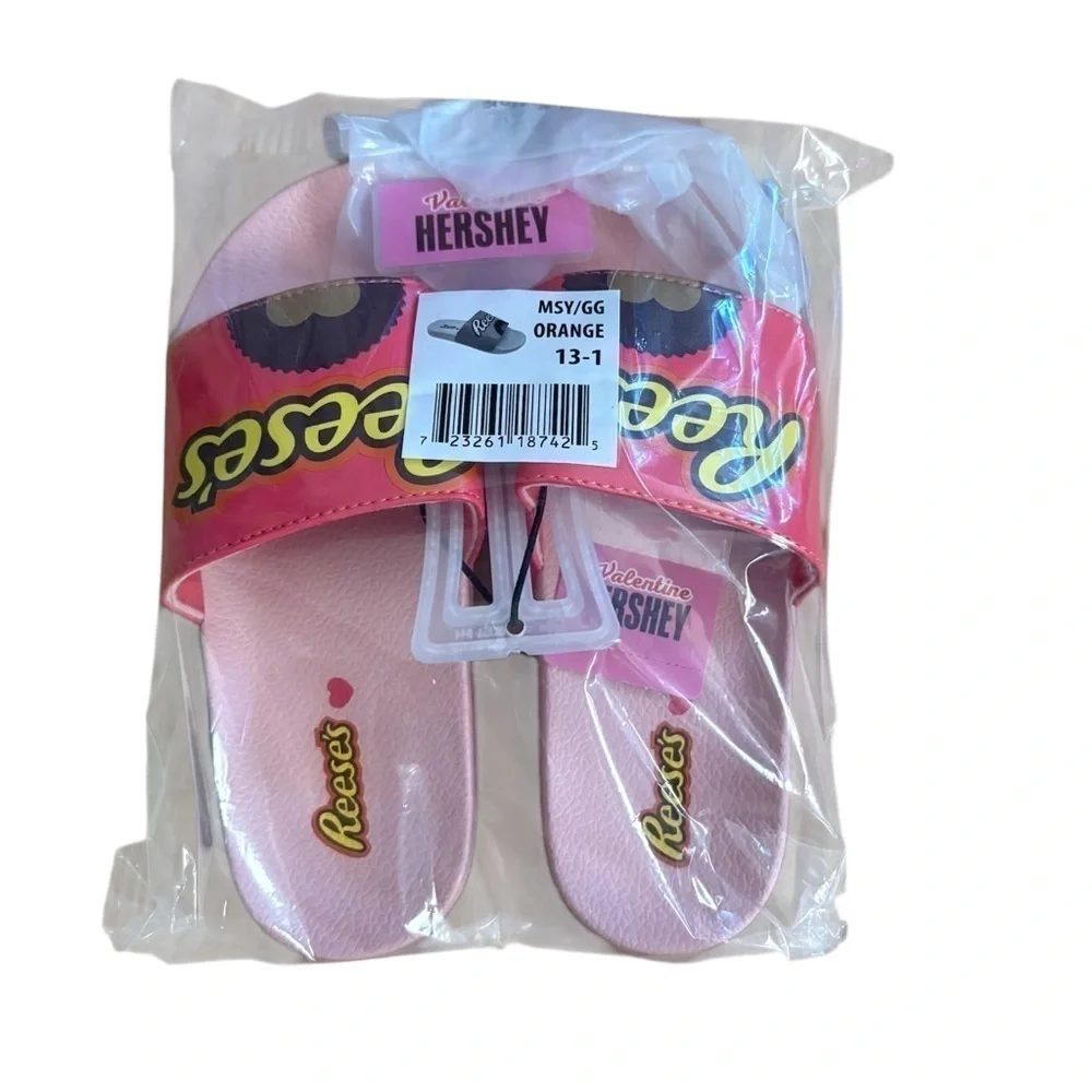 Reese's Peanut Butter Cup Pink Slide Sandals NEW 13/1 Hershey Park Sandals Heart